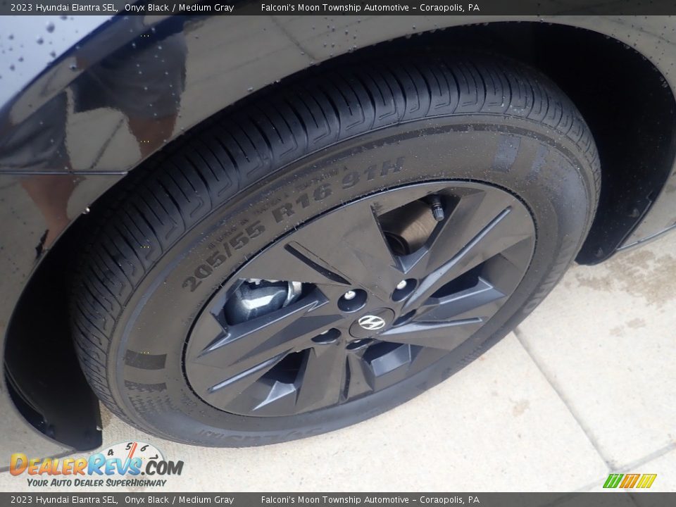2023 Hyundai Elantra SEL Onyx Black / Medium Gray Photo #10