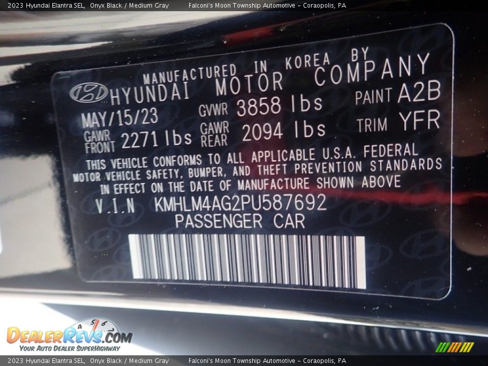 2023 Hyundai Elantra SEL Onyx Black / Medium Gray Photo #18