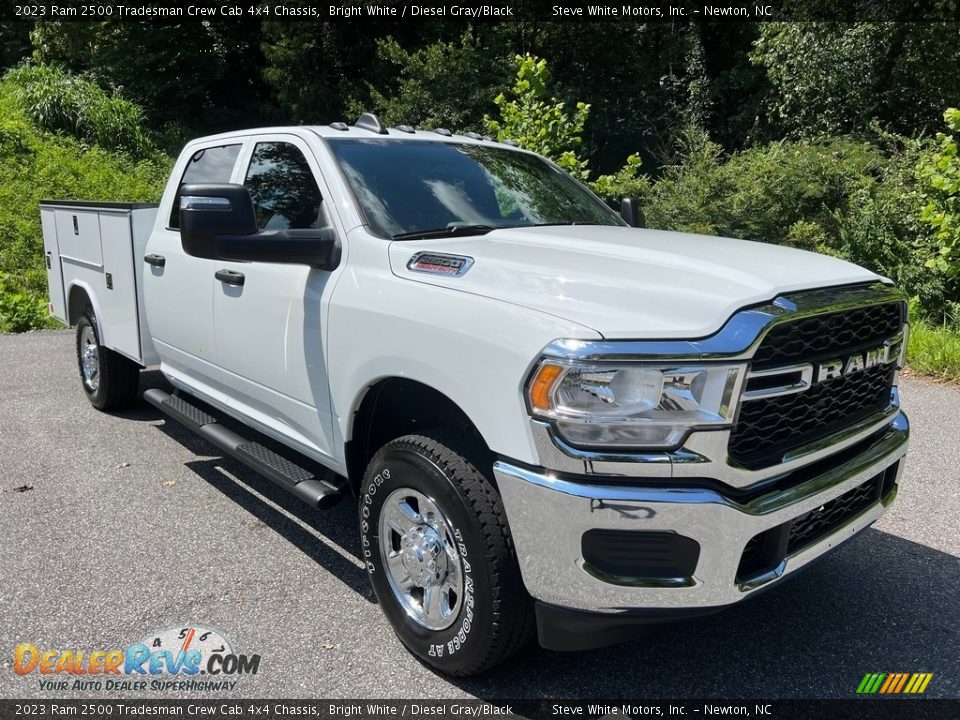 2023 Ram 2500 Tradesman Crew Cab 4x4 Chassis Bright White / Diesel Gray/Black Photo #4