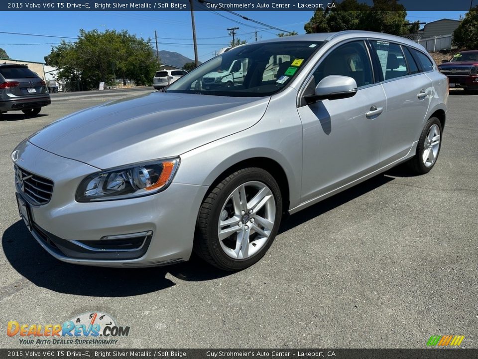 Front 3/4 View of 2015 Volvo V60 T5 Drive-E Photo #3