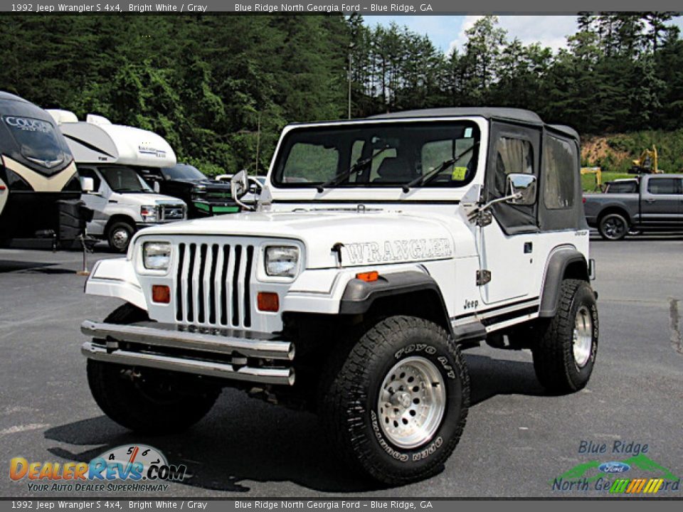 1992 Jeep Wrangler S 4x4 Bright White / Gray Photo #1