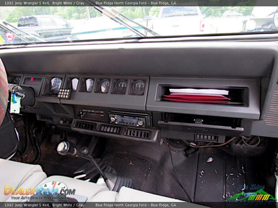 1992 Jeep Wrangler S 4x4 Bright White / Gray Photo #15