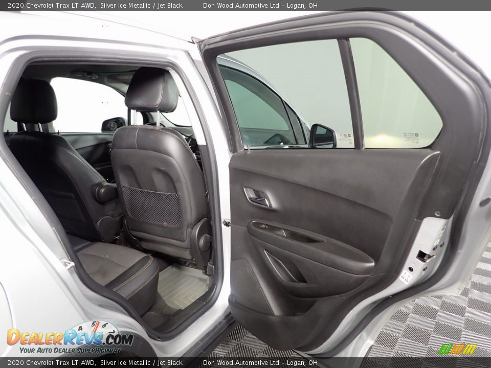 2020 Chevrolet Trax LT AWD Silver Ice Metallic / Jet Black Photo #26
