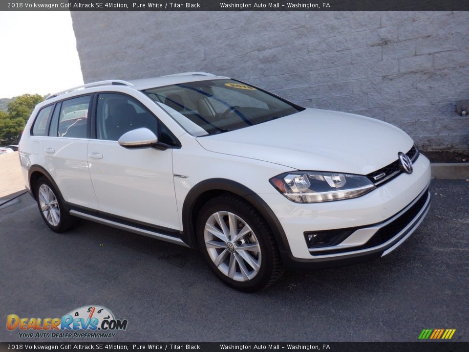 Front 3/4 View of 2018 Volkswagen Golf Alltrack SE 4Motion Photo #1