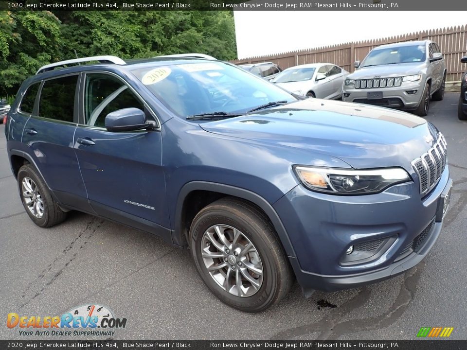 Front 3/4 View of 2020 Jeep Cherokee Latitude Plus 4x4 Photo #8