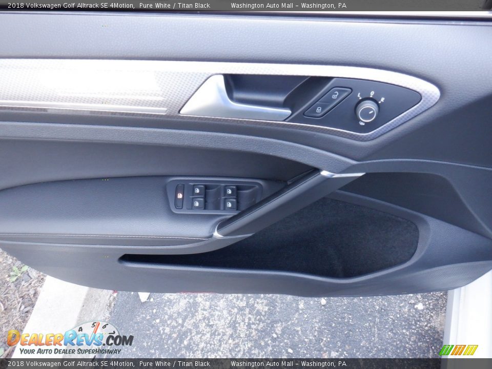 Door Panel of 2018 Volkswagen Golf Alltrack SE 4Motion Photo #12