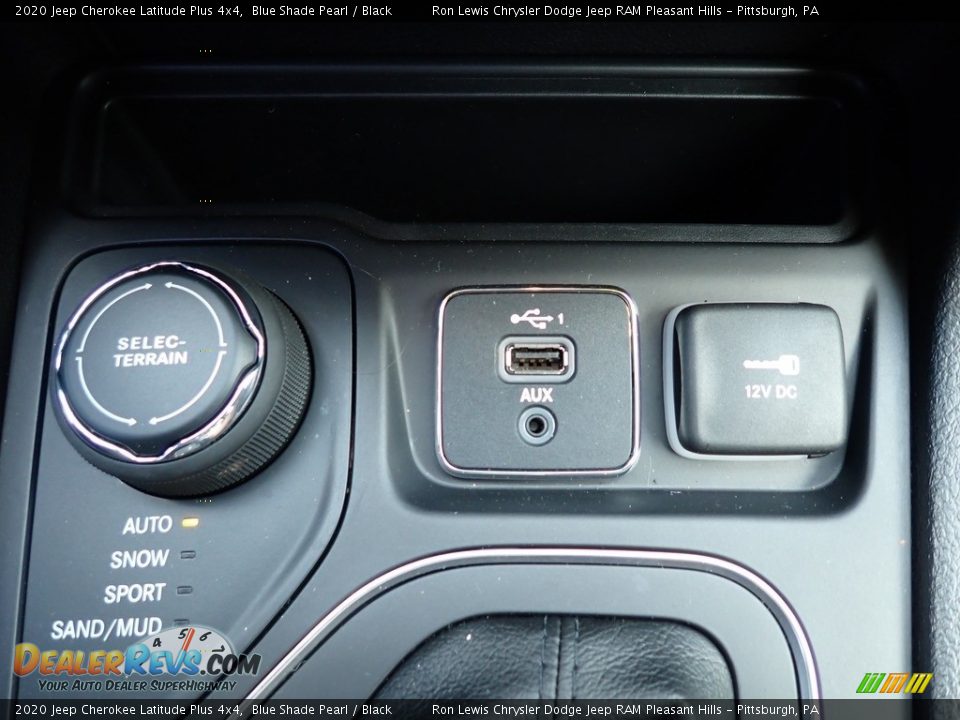 Controls of 2020 Jeep Cherokee Latitude Plus 4x4 Photo #17