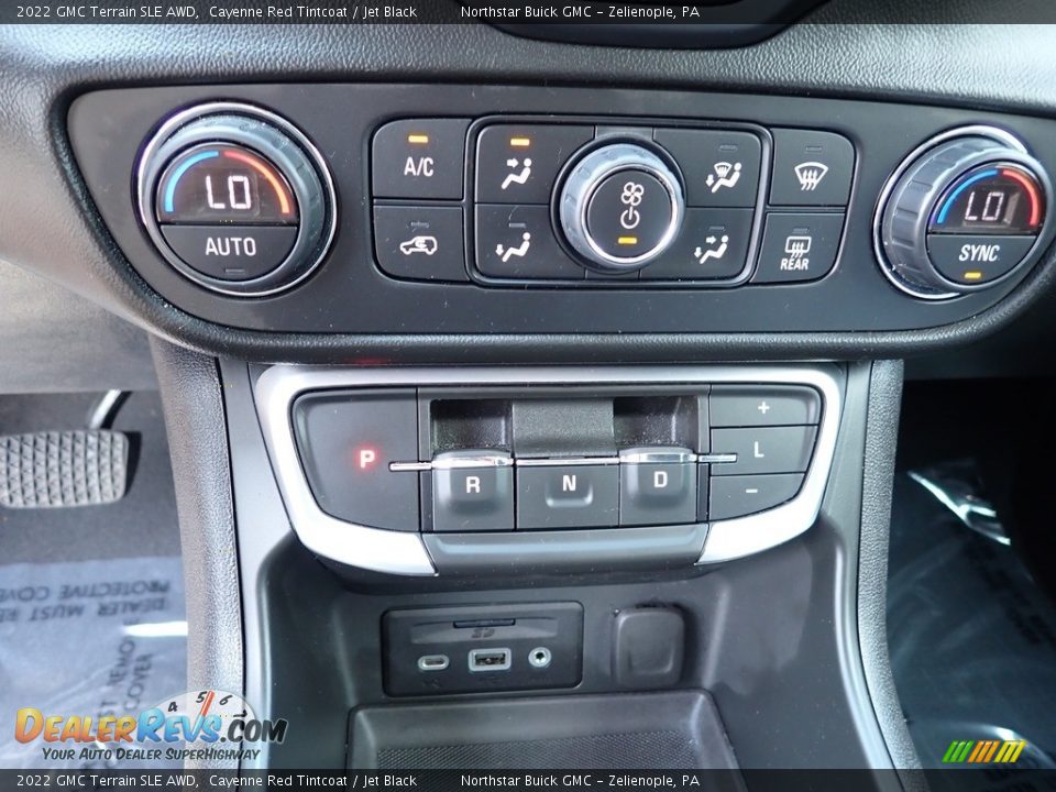 Controls of 2022 GMC Terrain SLE AWD Photo #28