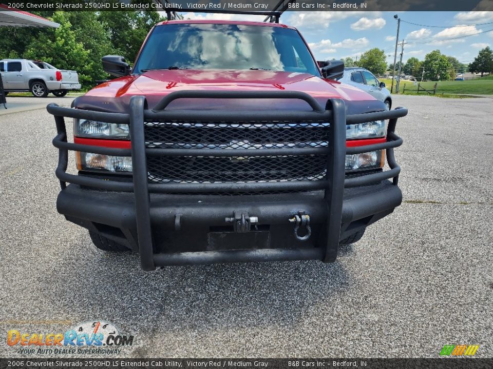 2006 Chevrolet Silverado 2500HD LS Extended Cab Utility Victory Red / Medium Gray Photo #11