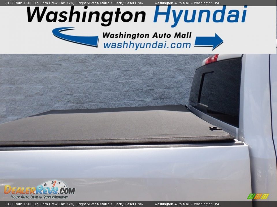 2017 Ram 1500 Big Horn Crew Cab 4x4 Bright Silver Metallic / Black/Diesel Gray Photo #5