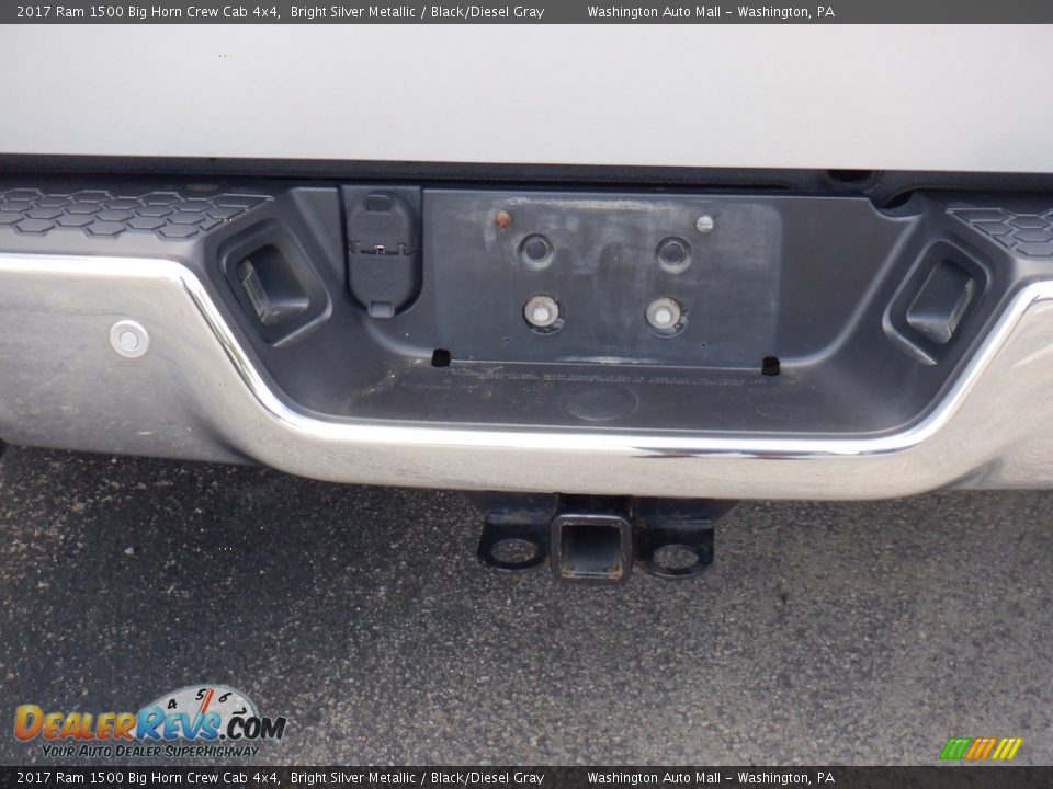 2017 Ram 1500 Big Horn Crew Cab 4x4 Bright Silver Metallic / Black/Diesel Gray Photo #10