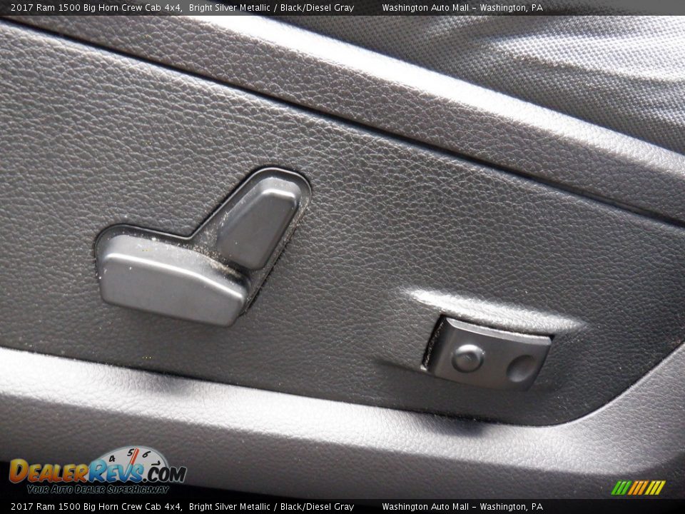2017 Ram 1500 Big Horn Crew Cab 4x4 Bright Silver Metallic / Black/Diesel Gray Photo #18
