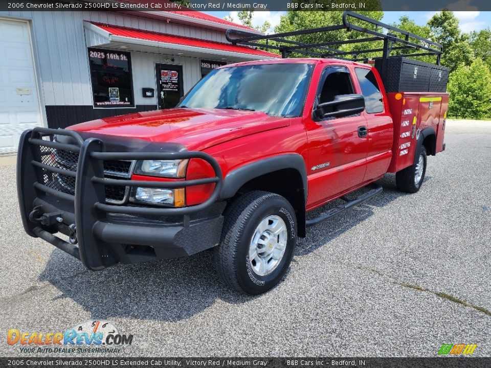 2006 Chevrolet Silverado 2500HD LS Extended Cab Utility Victory Red / Medium Gray Photo #24