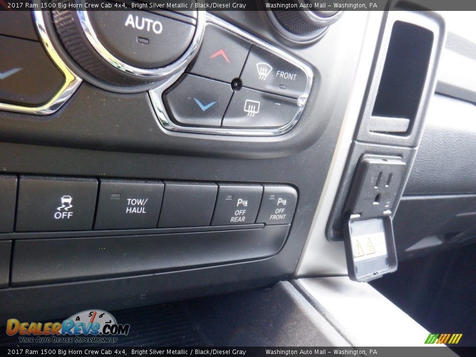 2017 Ram 1500 Big Horn Crew Cab 4x4 Bright Silver Metallic / Black/Diesel Gray Photo #21