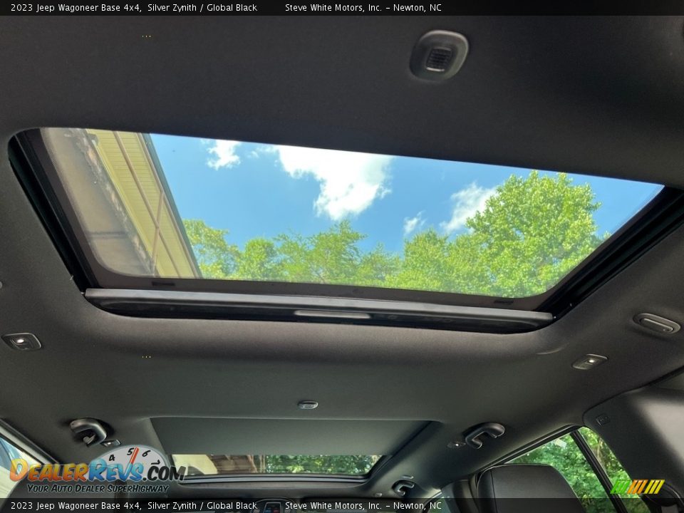 Sunroof of 2023 Jeep Wagoneer Base 4x4 Photo #18