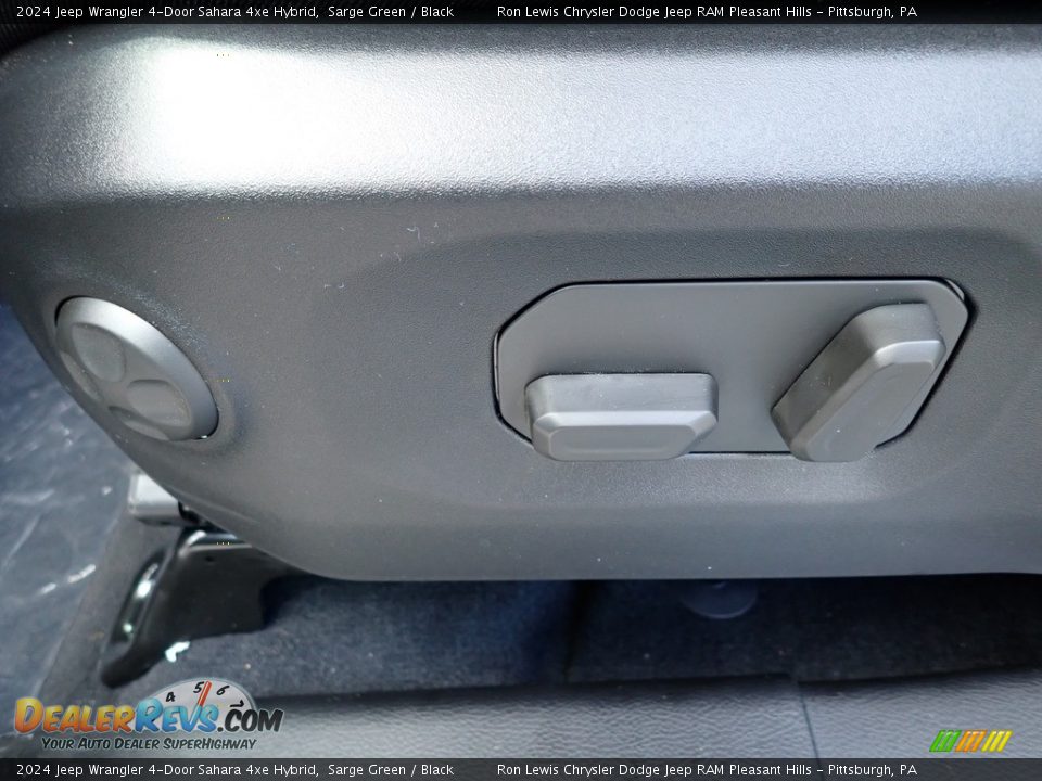 Controls of 2024 Jeep Wrangler 4-Door Sahara 4xe Hybrid Photo #15