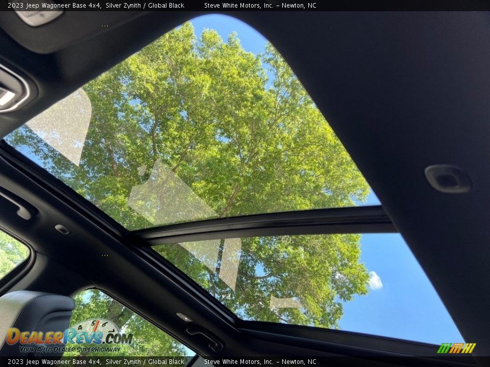 Sunroof of 2023 Jeep Wagoneer Base 4x4 Photo #33