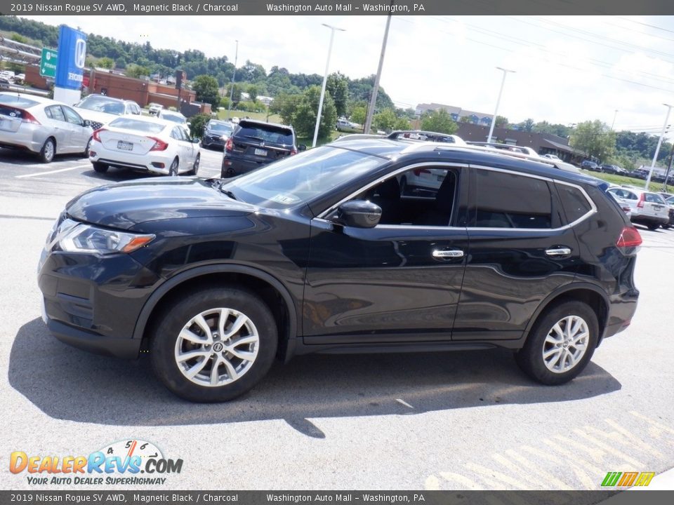 2019 Nissan Rogue SV AWD Magnetic Black / Charcoal Photo #4