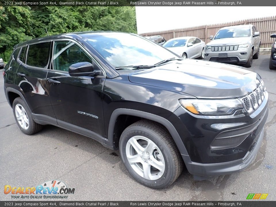 Front 3/4 View of 2023 Jeep Compass Sport 4x4 Photo #8