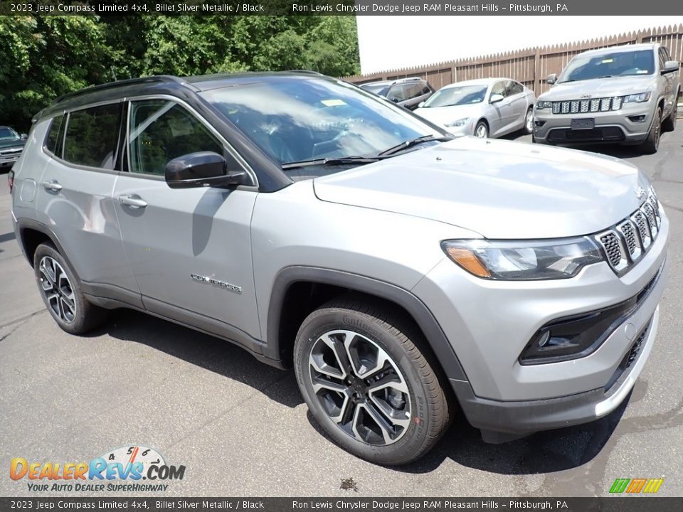 Front 3/4 View of 2023 Jeep Compass Limited 4x4 Photo #8