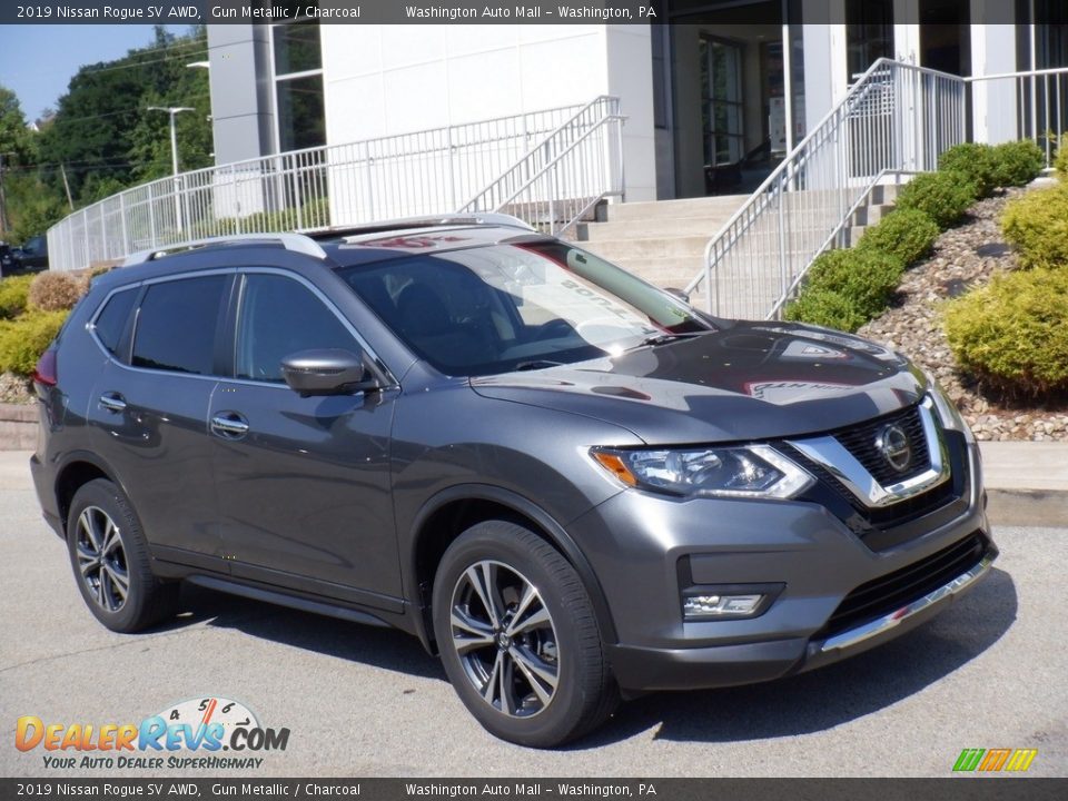 Front 3/4 View of 2019 Nissan Rogue SV AWD Photo #1