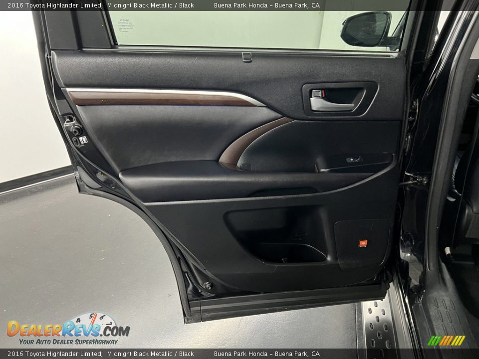 Door Panel of 2016 Toyota Highlander Limited Photo #30