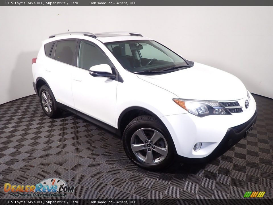 2015 Toyota RAV4 XLE Super White / Black Photo #4