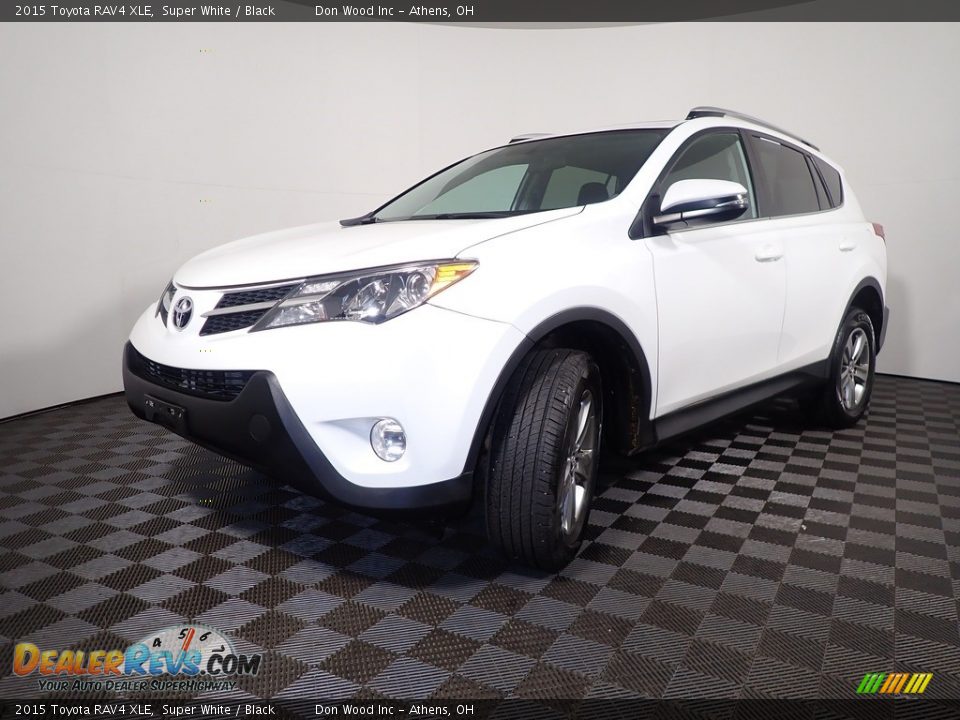 2015 Toyota RAV4 XLE Super White / Black Photo #8