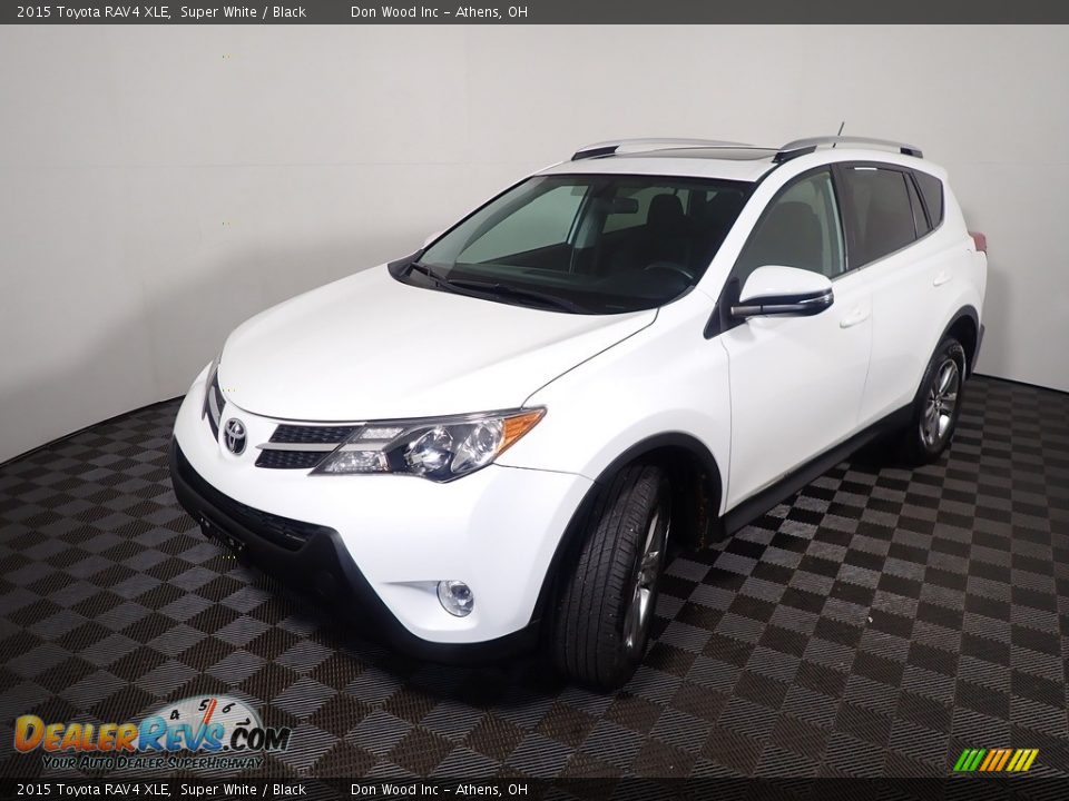 2015 Toyota RAV4 XLE Super White / Black Photo #9