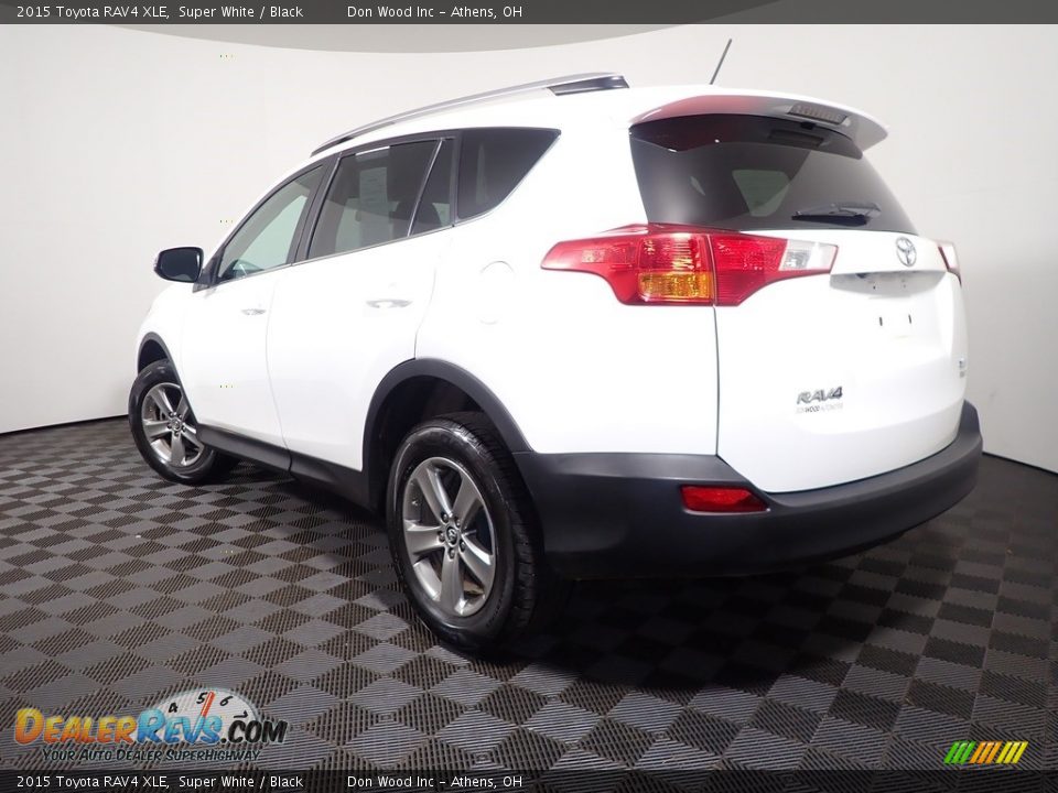 2015 Toyota RAV4 XLE Super White / Black Photo #10