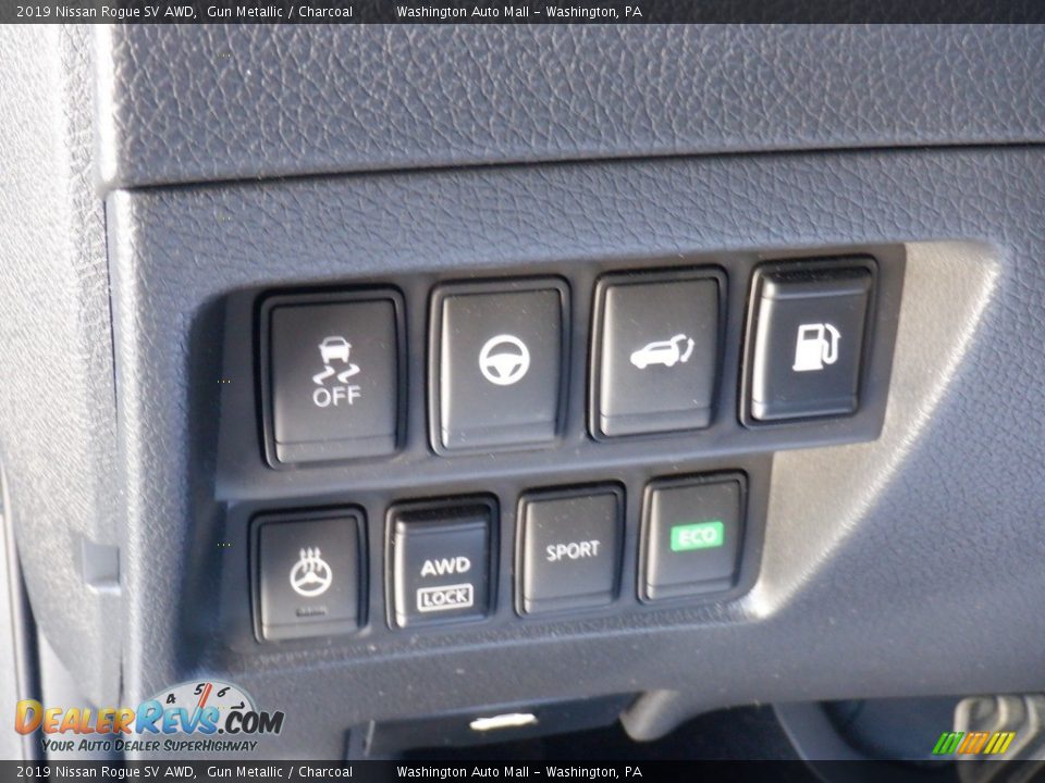 Controls of 2019 Nissan Rogue SV AWD Photo #23