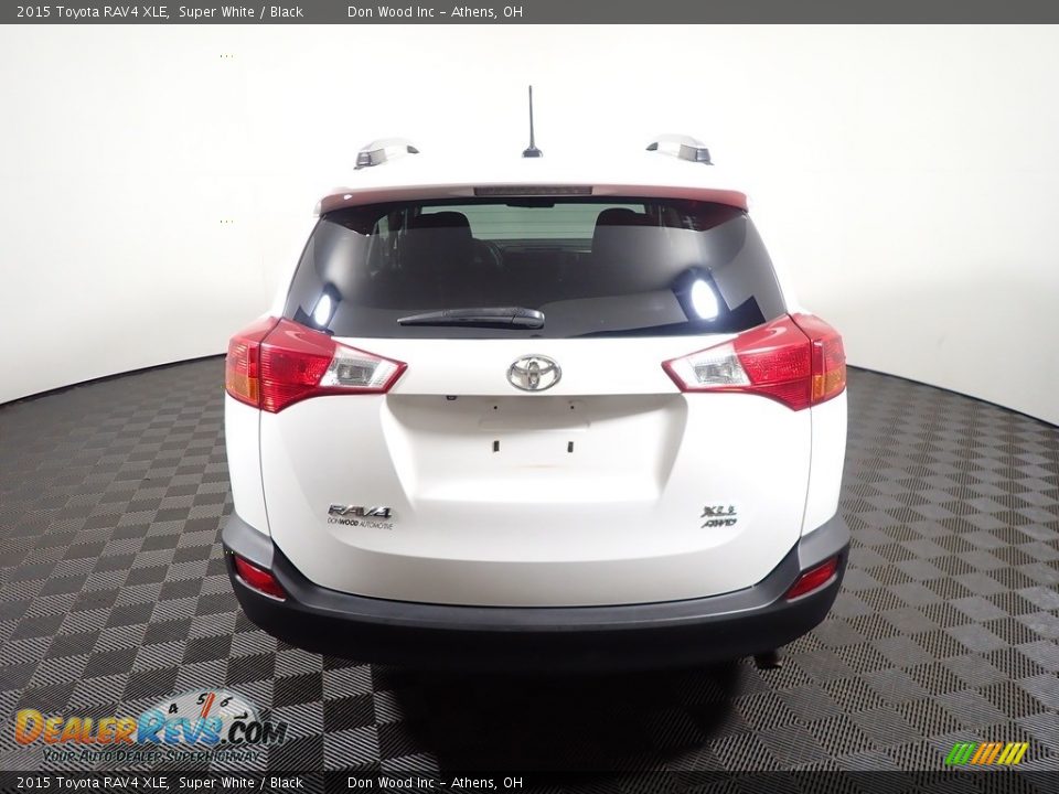 2015 Toyota RAV4 XLE Super White / Black Photo #12