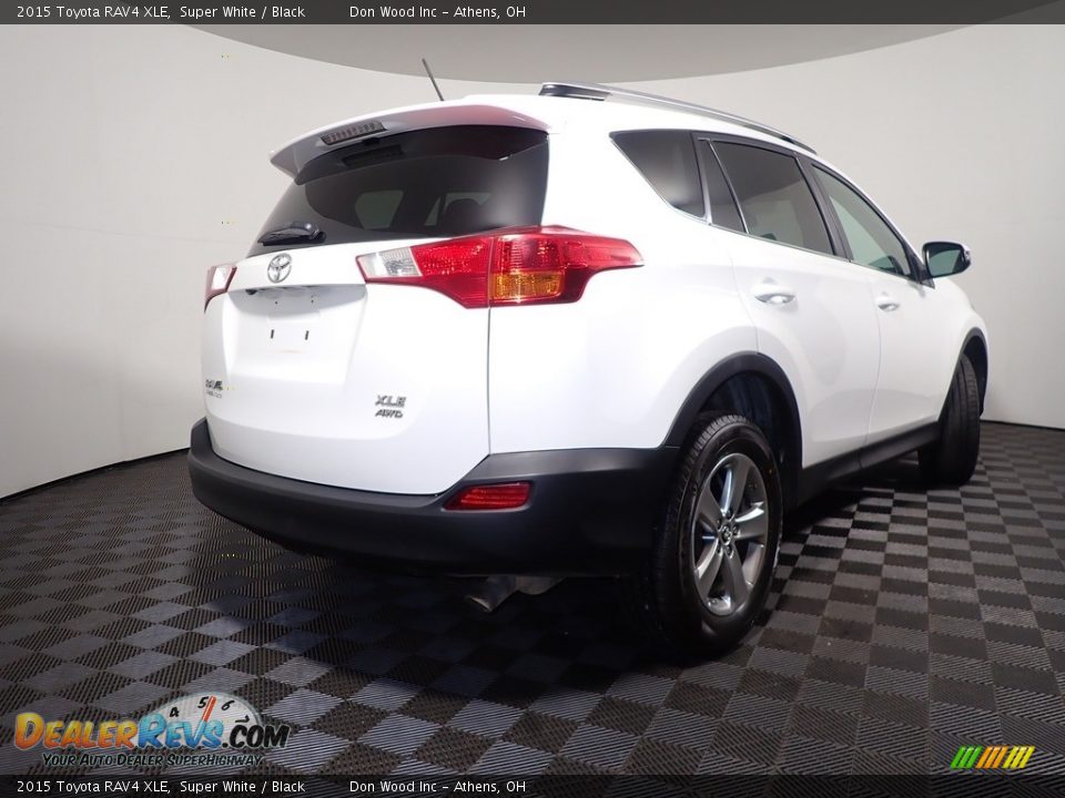 2015 Toyota RAV4 XLE Super White / Black Photo #15