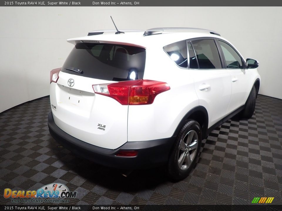 2015 Toyota RAV4 XLE Super White / Black Photo #16