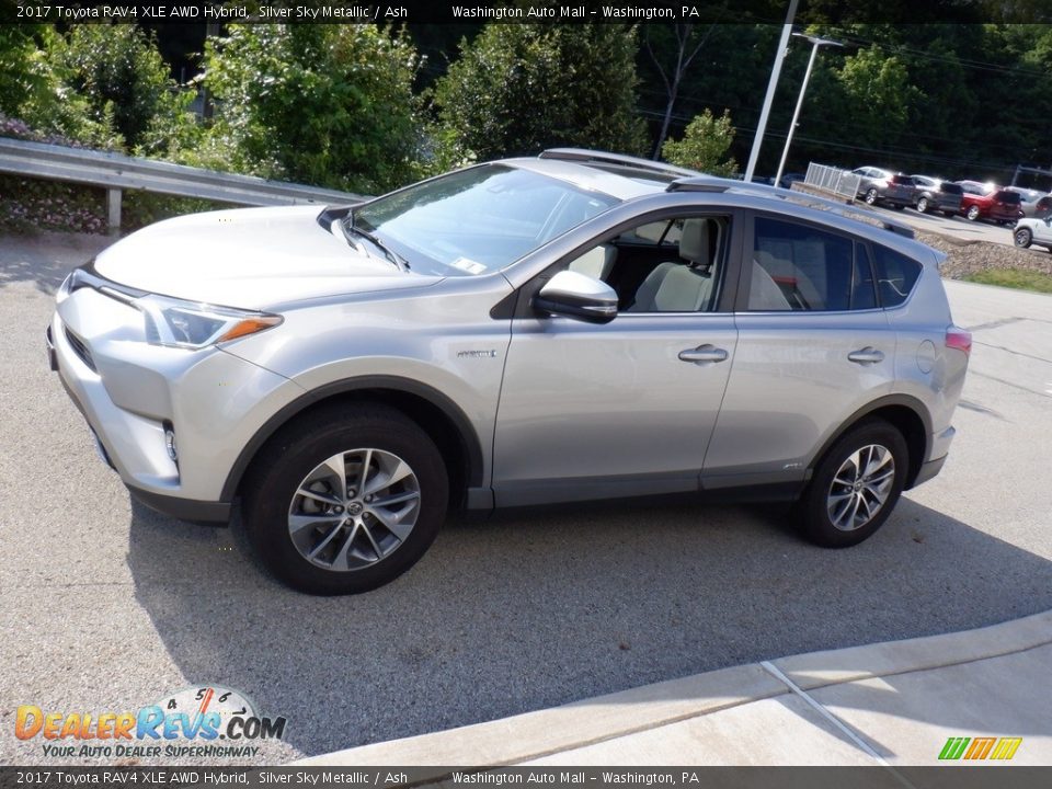 2017 Toyota RAV4 XLE AWD Hybrid Silver Sky Metallic / Ash Photo #13