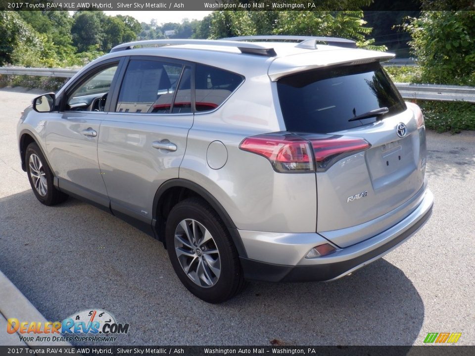 2017 Toyota RAV4 XLE AWD Hybrid Silver Sky Metallic / Ash Photo #14