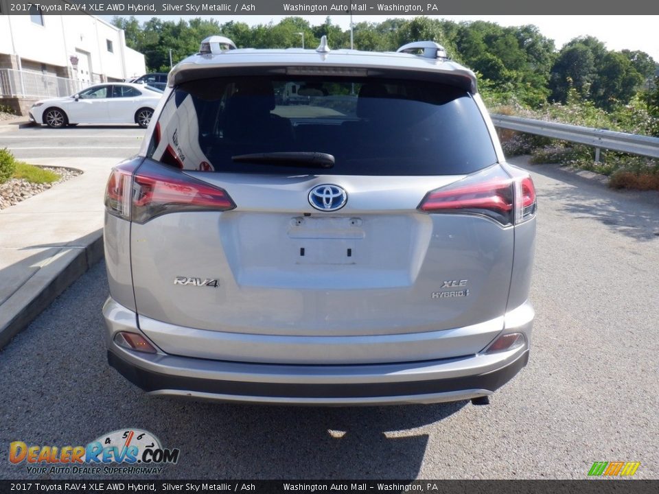 2017 Toyota RAV4 XLE AWD Hybrid Silver Sky Metallic / Ash Photo #15