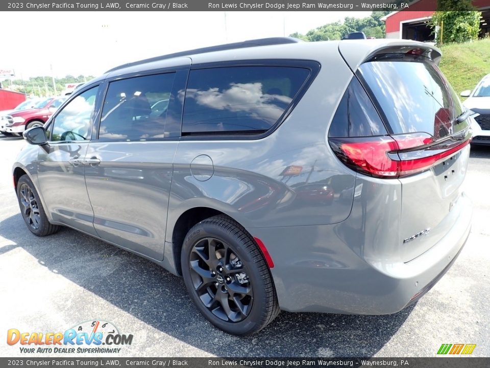 2023 Chrysler Pacifica Touring L AWD Ceramic Gray / Black Photo #3