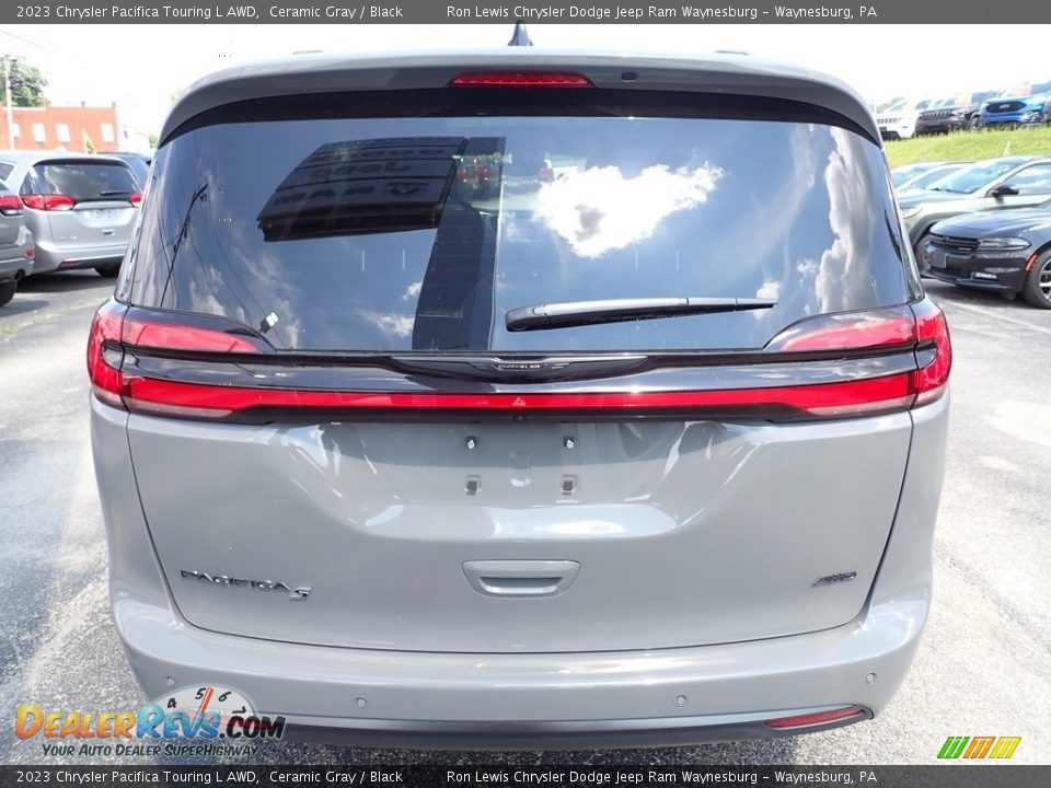 2023 Chrysler Pacifica Touring L AWD Ceramic Gray / Black Photo #4