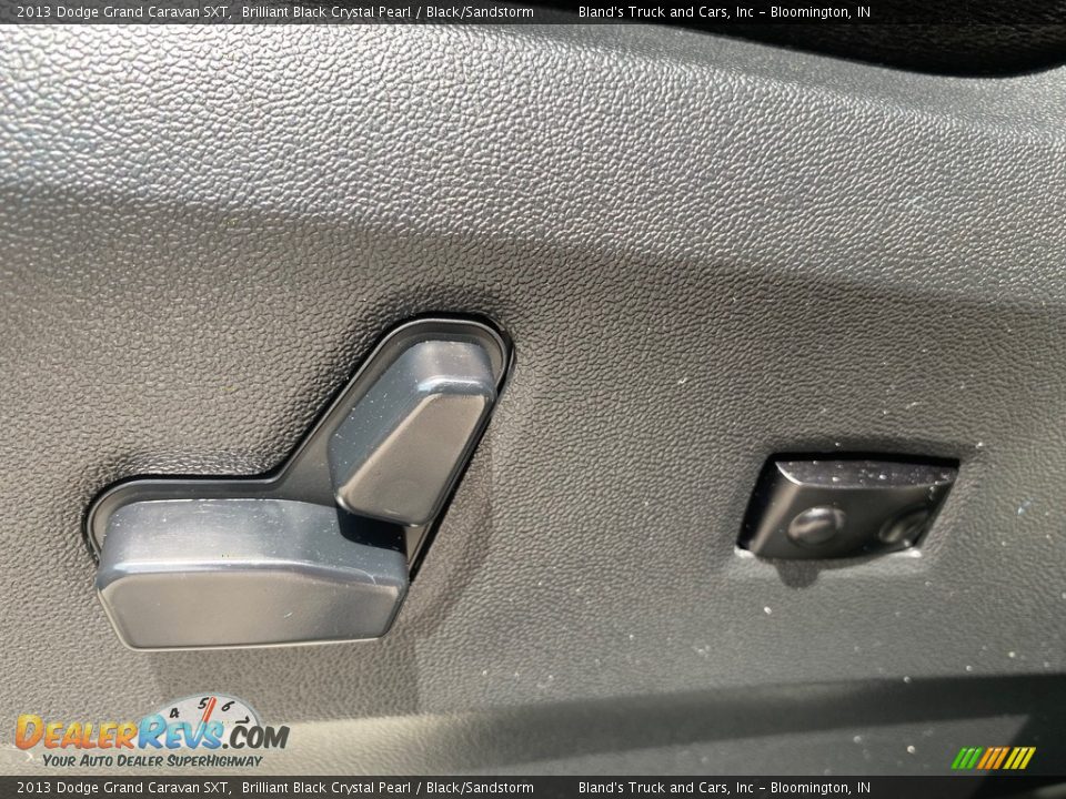 2013 Dodge Grand Caravan SXT Brilliant Black Crystal Pearl / Black/Sandstorm Photo #11