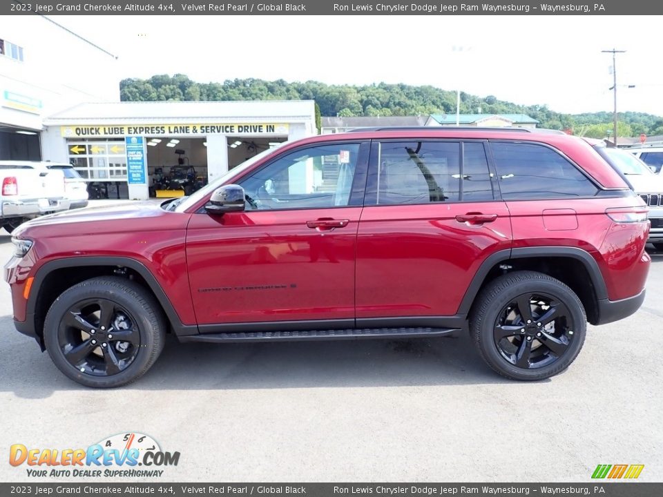 2023 Jeep Grand Cherokee Altitude 4x4 Velvet Red Pearl / Global Black Photo #2