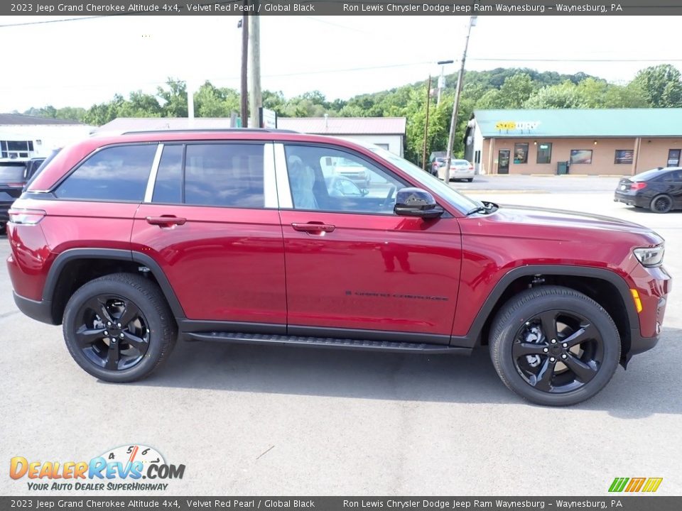 2023 Jeep Grand Cherokee Altitude 4x4 Velvet Red Pearl / Global Black Photo #7