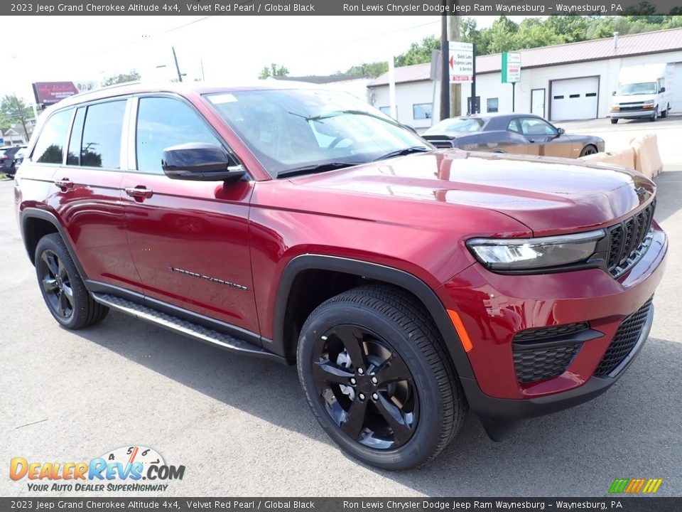 2023 Jeep Grand Cherokee Altitude 4x4 Velvet Red Pearl / Global Black Photo #8