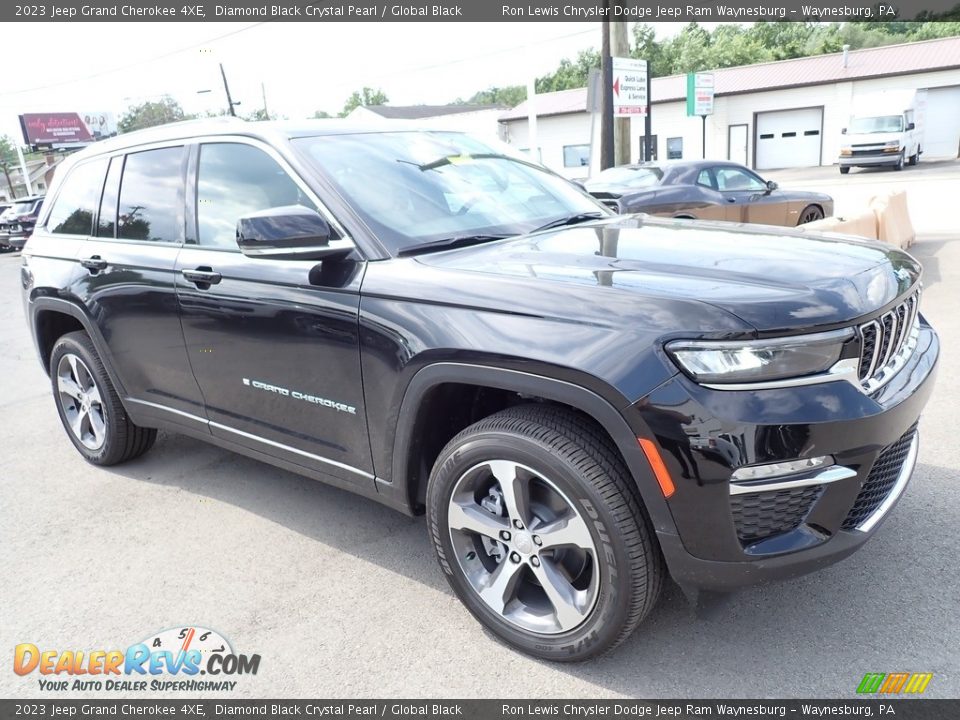 Front 3/4 View of 2023 Jeep Grand Cherokee 4XE Photo #8