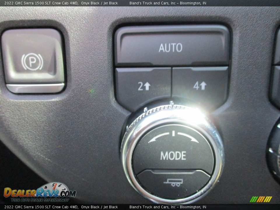Controls of 2022 GMC Sierra 1500 SLT Crew Cab 4WD Photo #13