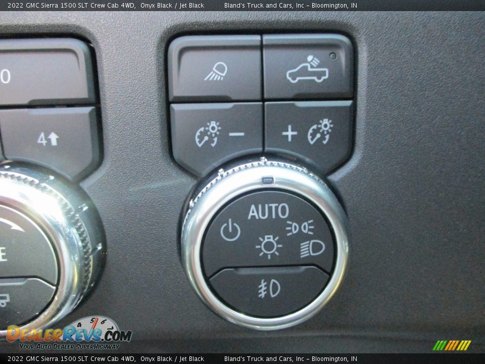 Controls of 2022 GMC Sierra 1500 SLT Crew Cab 4WD Photo #14