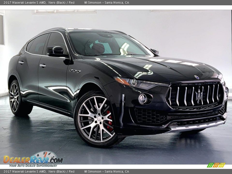 Front 3/4 View of 2017 Maserati Levante S AWD Photo #33