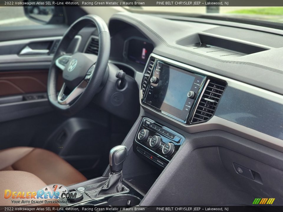 Dashboard of 2022 Volkswagen Atlas SEL R-Line 4Motion Photo #6