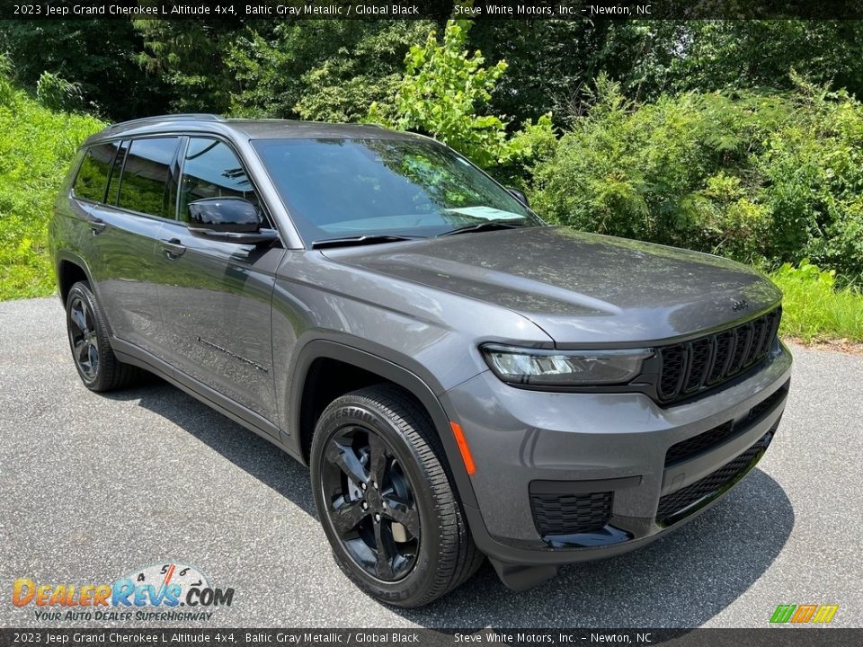 Front 3/4 View of 2023 Jeep Grand Cherokee L Altitude 4x4 Photo #4
