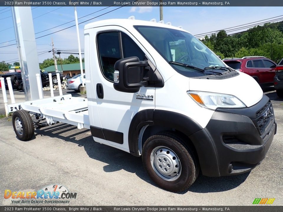 Front 3/4 View of 2023 Ram ProMaster 3500 Chassis Photo #7